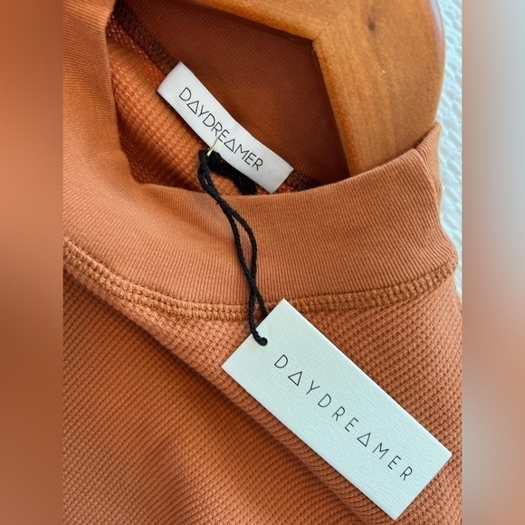 DAYDREAMER Cognac Mock Neck Thermal - Picture 15 of 16